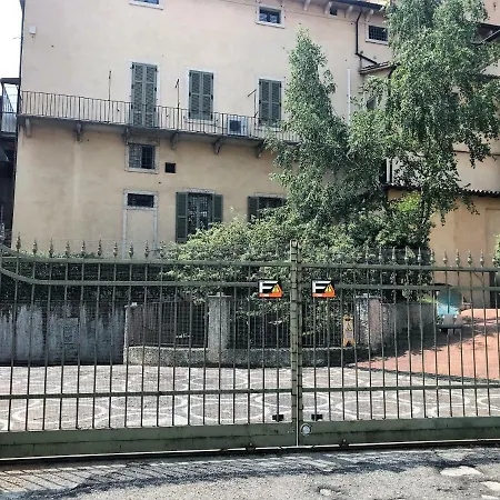 Adiacente Piazza Bra Con Parcheggio Privato Apartament